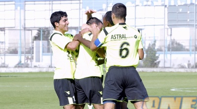 שחקני מכבי נתניה חוגגים. ניצחו בדרבי (אלעד ירקון)