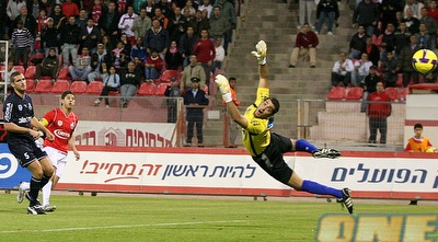 מליקסון בועט, חתוכה מזנק. ב&qout;ש ביתרון (קובי אליהו)