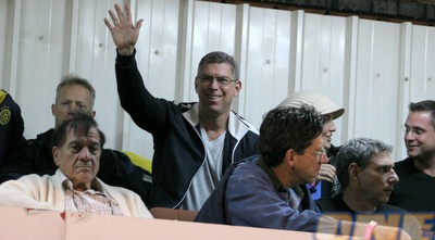 מיץ´ גולדהאר.  (אור שפונדר)