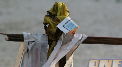 הדגל של מכבי ת&qout;א לפני השריפה (רועי גלדסטון)