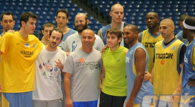 אימון מכבי ת&qout;א עם ילדי וראייטי (שרון קביליו) אימון מכבי ת&qout;א עם ילדי וראייטי (שרון קביליו)