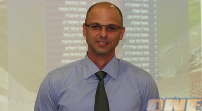 עו&qout;ד טל משיח, יו&qout;ר קביליו יפו (רועי גלדסטון)