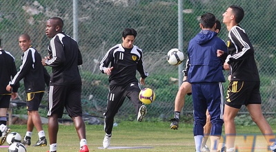 עידן טל באימון. החברים מגנים עליו  (גיא בן זיו)