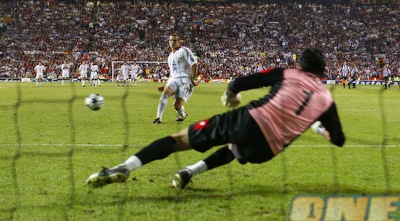 שבצ´נקו מכריע את גמר הצ´מפיונס (רויטרס)