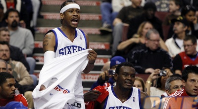 אלן אייברסון במדי הסיקסרס. ניצחון גדול בפורטלנד (רויטרס)