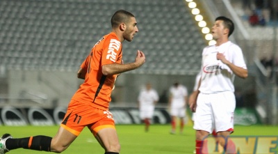 אלירן עטר חוגג. במכבי עשויים להציגו כבר מחר בקרית שלום (דרור עינב) אלירן עטר חוגג. במכבי עשויים להציגו כבר מחר בקרית שלום (דרור עינב)