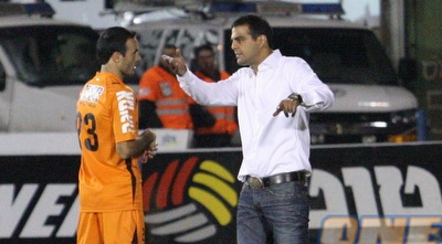 גיא לוזון. מגיע לו לאמן את הצעירה, אבל לא עכשיו (עמית מצפה) גיא לוזון. מגיע לו לאמן את הצעירה, אבל לא עכשיו (עמית מצפה)