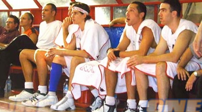 גילי מוסינזון, מתן נאור ושמעון אמסלם היו בין אלו שלבשו את החולצה האדומה גילי מוסינזון, מתן נאור ושמעון אמסלם היו בין אלו שלבשו את החולצה האדומה