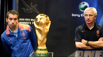 ואן מרויק עם ואן ברונקהורסט (רויטרס)