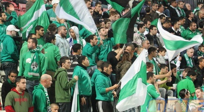 אוהדי מכבי חיפה באצטדיון גרין. ראו מחצית ראשונה מצוינת (עמית מצפה)