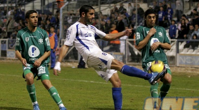 ארמון בן נעים בין שחקני נצרת. משחק מצויין לחלוץ של פ&qout;ת (שי לוי) ארמון בן נעים בין שחקני נצרת. משחק מצויין לחלוץ של פ&qout;ת (שי לוי)