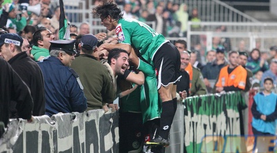 גולסה וקטן חוגגים עם האוהדים. מי תעצור אותם בדרך לתואר? (עמית מצפה)