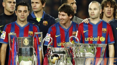 אינייסטה צ´אבי ומסי (רויטרס)