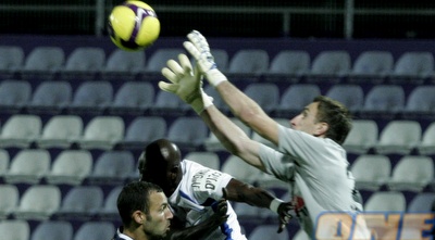 דרגוסלב יבריץ´ עולה לכדור מעל דאטורו (אמיר לוי)