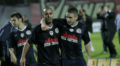 מכבי פ&qout;ת חוגגת בסיום. ניצחון קליל בווינטר (אמיר לוי)