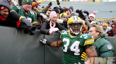 אוהדי הפאקרס חוגגים עם גרין (רויטרס) אוהדי הפאקרס חוגגים עם גרין (רויטרס)