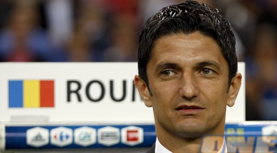 ראזבן לוצ´סקו, מאמן רומניה. בהתחלה רצו אותו באוניראה (רויטרס) ראזבן לוצ´סקו, מאמן רומניה. בהתחלה רצו אותו באוניראה (רויטרס)