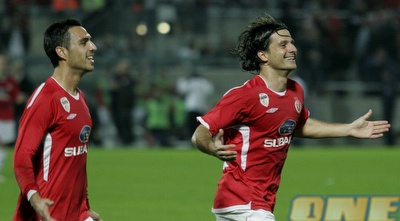 המוכשל והכובש. בן דיין חוגג עם ערן זהבי (אמיר לוי)