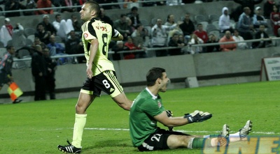 ברוכיאן חוגג מול האוהדים (אמיר לוי) ברוכיאן חוגג מול האוהדים (אמיר לוי)