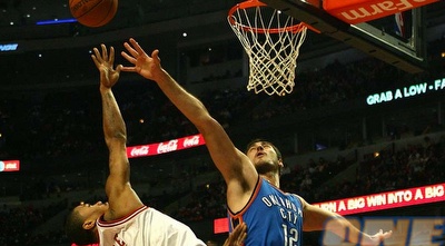 דריק רוז עובד קשה מול אוקלהומה (GettyImages) דריק רוז עובד קשה מול אוקלהומה (GettyImages)