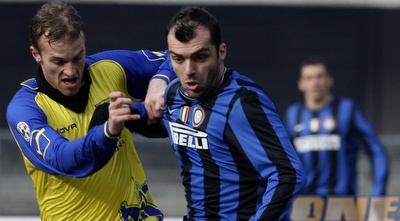 פאנדב מול קייבו. מתרגל לכחול-שחור (רויטרס)