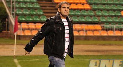 אלי כהן. הגיע כדי להיפרד מהשחקנים (אלעד ירקון) אלי כהן. הגיע כדי להיפרד מהשחקנים (אלעד ירקון)