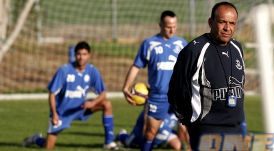 אלי מחפוד ושחקניו (אמיר לוי)