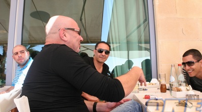 פגישת טביב ואגייאר (רועי גלדסטון) פגישת טביב ואגייאר (רועי גלדסטון)