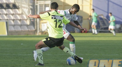 סוליליך נאבק עם מתן בלסטרה מנתניה. הקשר עלה לסגל הבוגר (דרור עינב)