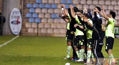 שחקני נתניה חוגגים (אלעד ירקון)