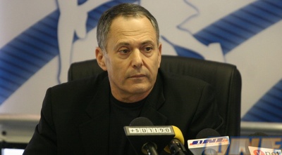 אריה עמית. לקח חלק במספר ועדות בתחום הכדורגל (קובי אליהו)