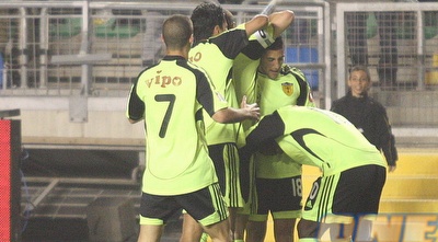 בן שושן חוגג עם החברים בצהוב שחור (גיא בן זיו)