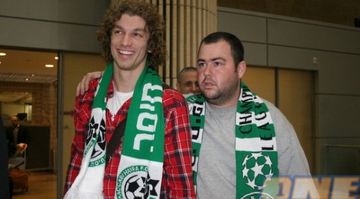 פורוקארה מקבל אהבה עם הנחיתה בישראל (קובי אליהו)