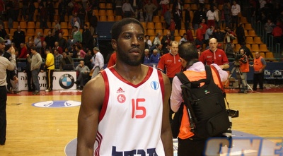 פו ג´טר. הופעה יפה במדי חובנטוד (גיא בן זיו)