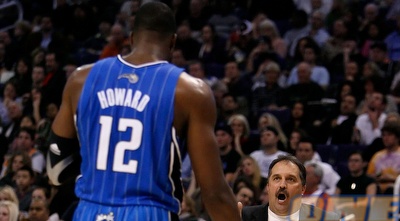 הווארד ו-ואן גאנדי בשיחה. דווייט הוביל את המג´יק לניצחון (GettyImages)