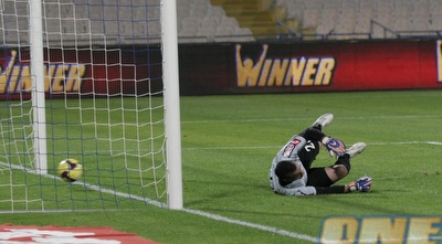 אמיר אדרי סופג את הפנדל (שי לוי)