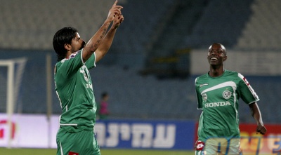 רפאלוב חוגג את השער השני של חיפה (שי לוי)