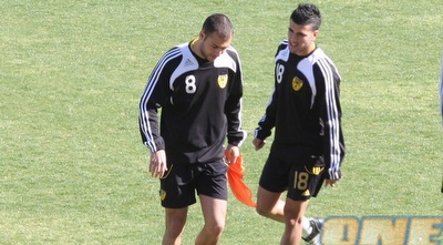 אבירם ברוכיאן ואבי ריקן. הקפטן בספק להפועל פ&qout;ת (גיא בן זיו)