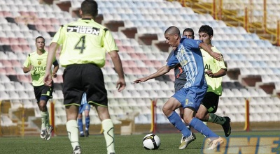 עדן בטיט עם הכדור. צפוי לקבל את הקרדיט (דרור עינב)