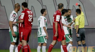 מאיר לוי מוציא למשומר אדום - בחיפה מקווים שזה לא יקרה שוב (שי לוי)