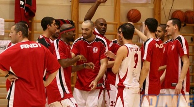 הפועל חיפה חוגגת. מחכה לאוהד יתום (קובי אליהו)