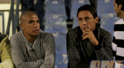 סבסטיאן ואסקס וג´וניור ויסה ביציע. יערוך את הופעת הבכורה (שי לוי)