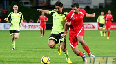 איתי טואף נצמד לברק יצחקי (קובי אליהו) איתי טואף נצמד לברק יצחקי (קובי אליהו)