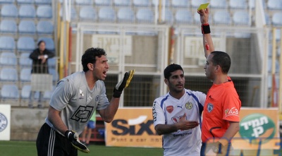 קובי שאלו עצבני על השופט (שי לוי)