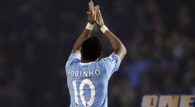 רוביניו אומר שלום לאוהדים (רויטרס)