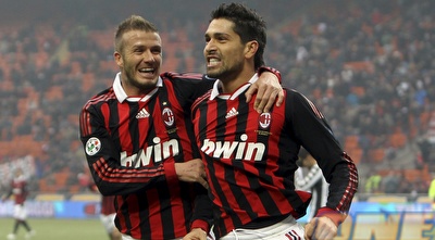 בקהאם חוגג עם מרקו בוריילו (רויטרס)