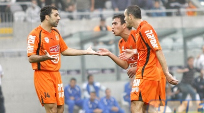 שחקני בני יהודה עצבניים. לא מצליחים לנצח  (אמיר לוי)