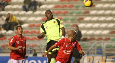 טוטו תמוז עולה גבוה מעל אייל שן, יוסי אופיר משקיף (קובי אליהו)