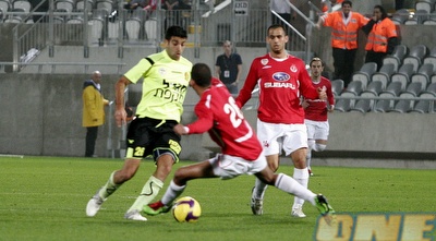 שלו מנשה מול ידין (רועי גלדסטון)