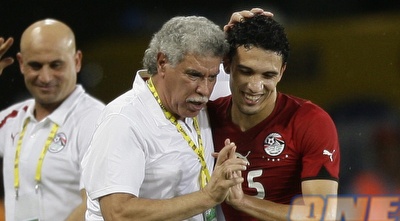 מוחמד נאג´י עם שחאטה: &qout;מעדיף למות ברעב מאשר לאמן בישראל&qout; (רויטרס) מוחמד נאג´י עם שחאטה: &qout;מעדיף למות ברעב מאשר לאמן בישראל&qout; (רויטרס)